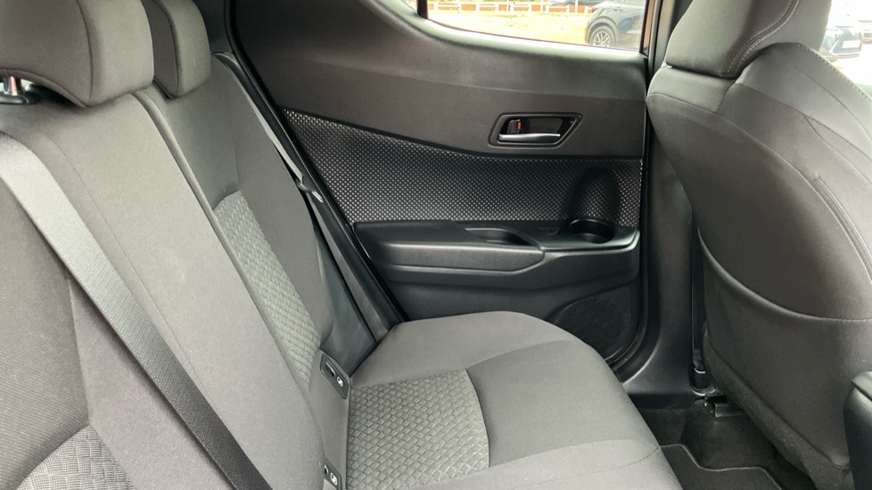 Toyota C-HR 2.0 Hybrid Design 5dr CVT Hybrid Hatchback - Image 8