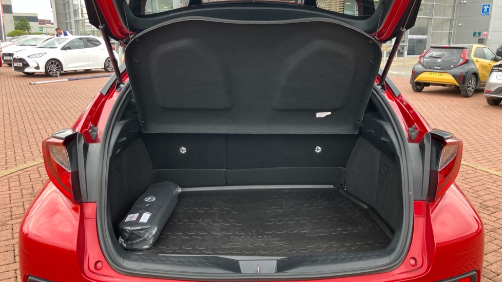 Toyota C-HR 2.0 Hybrid Design 5dr CVT Hybrid Hatchback - Image 13