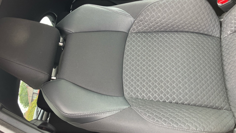 Toyota C-HR 2.0 Hybrid Design 5dr CVT Hybrid Hatchback - Image 14