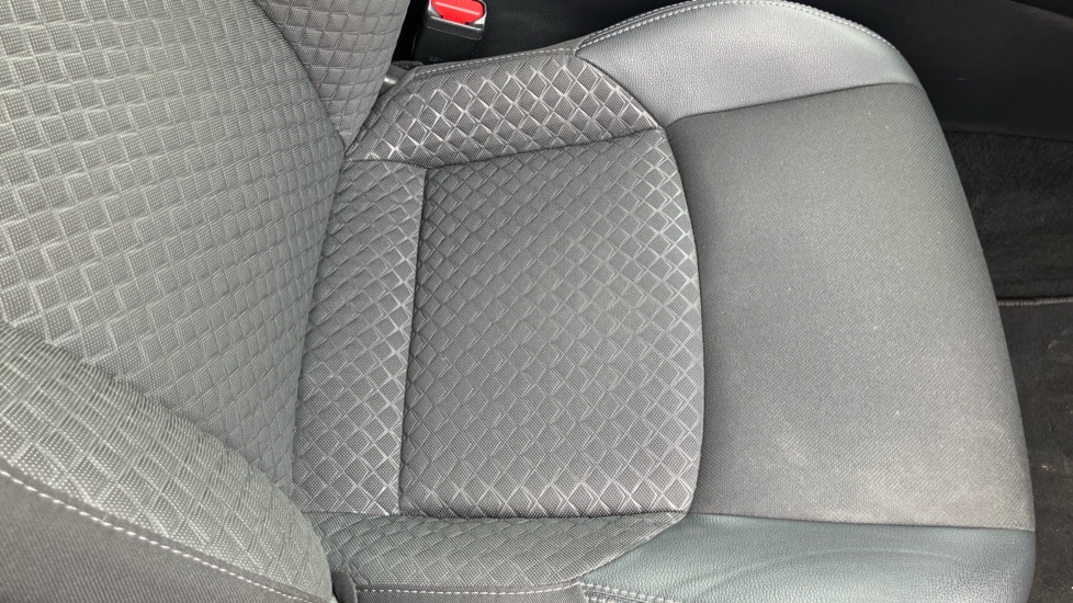 Toyota C-HR 2.0 Hybrid Design 5dr CVT Hybrid Hatchback - Image 17