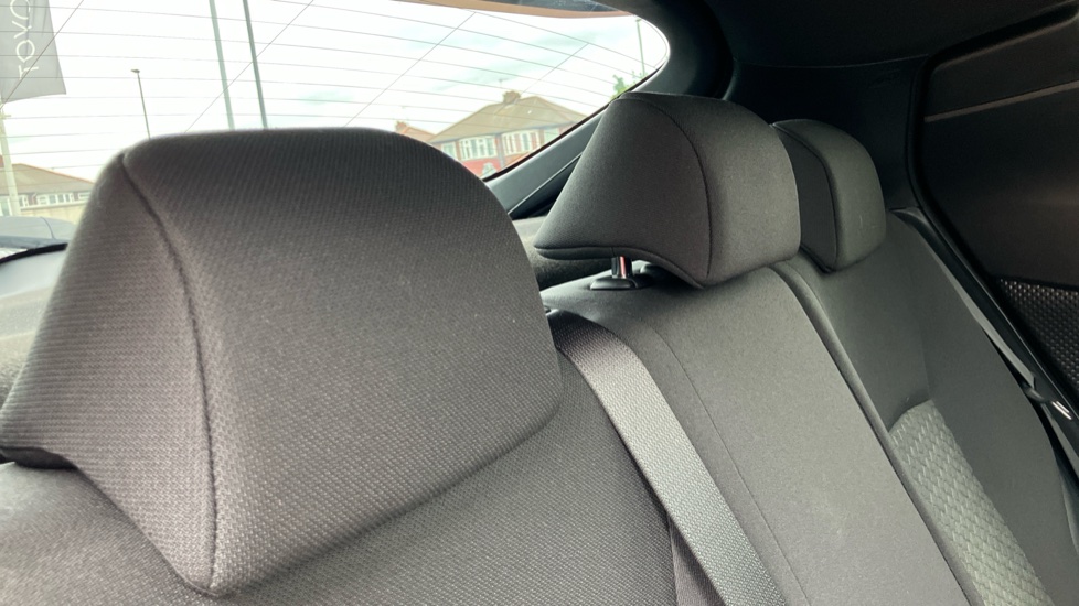 Toyota C-HR 2.0 Hybrid Design 5dr CVT Hybrid Hatchback - Image 18