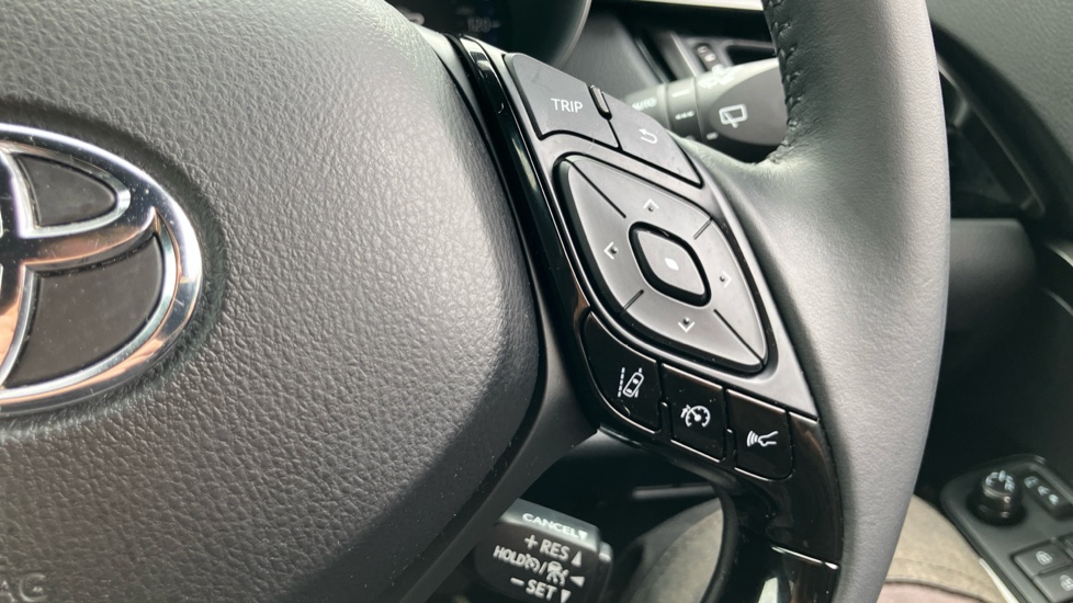 Toyota C-HR 2.0 Hybrid Design 5dr CVT Hybrid Hatchback - Image 29