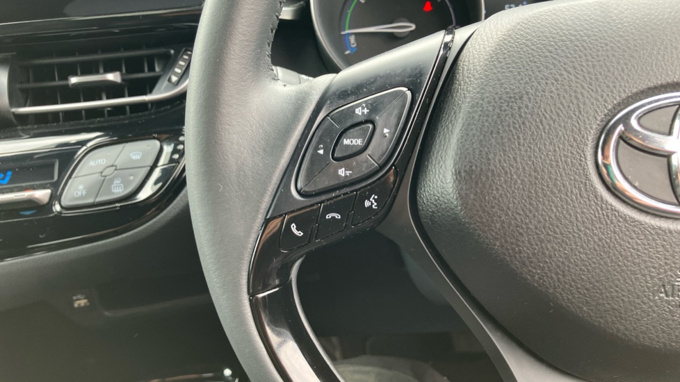 Toyota C-HR 2.0 Hybrid Design 5dr CVT Hybrid Hatchback - Image 34