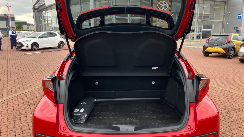 Toyota C-HR 2.0 Hybrid Design 5dr CVT Hybrid Hatchback - Image 51