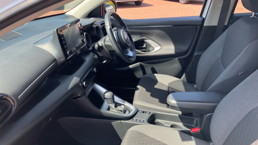 Toyota Yaris 1.5 Hybrid Design 5dr CVT Hybrid Hatchback - Image 5