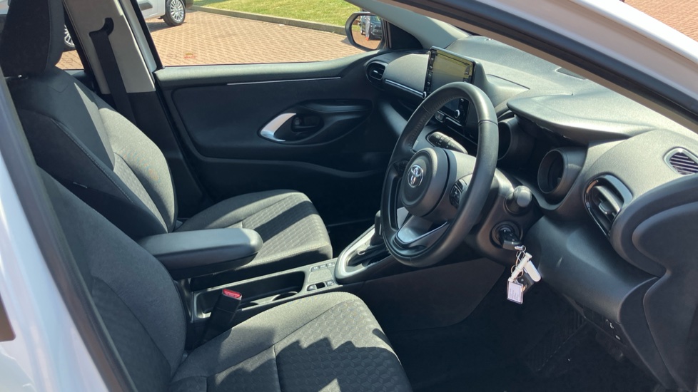 Toyota Yaris 1.5 Hybrid Design 5dr CVT Hybrid Hatchback - Image 12