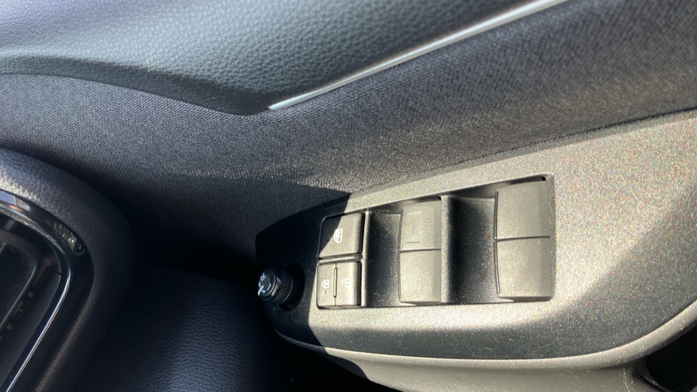 Toyota Yaris 1.5 Hybrid Design 5dr CVT Hybrid Hatchback - Image 30