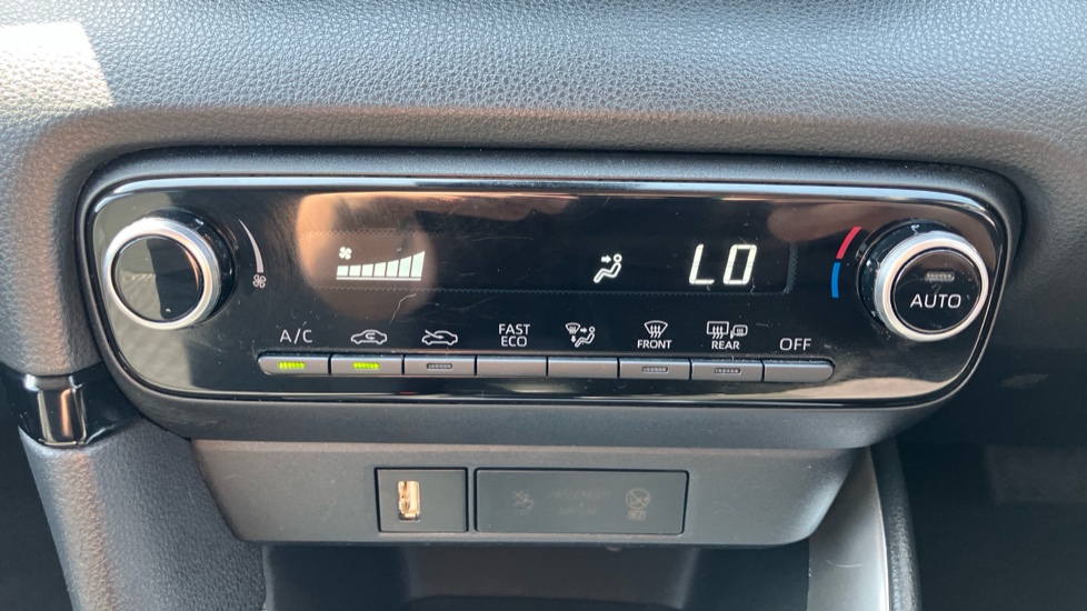 Toyota Yaris 1.5 Hybrid Design 5dr CVT Hybrid Hatchback - Image 33
