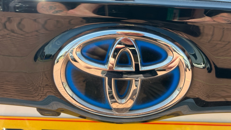 Toyota Yaris 1.5 Hybrid Design 5dr CVT Hybrid Hatchback - Image 47
