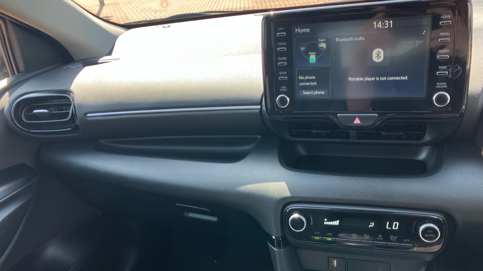 Toyota Yaris 1.5 Hybrid Design 5dr CVT Hybrid Hatchback - Image 56