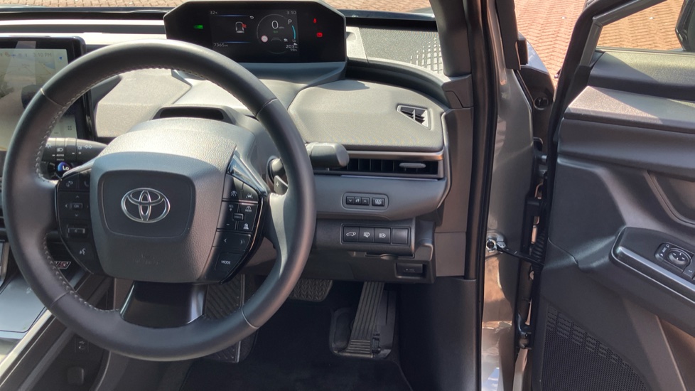Toyota bZ4X 165kW Design 73kWh 5dr Auto Electric Hatchback - Image 10