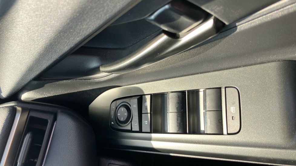 Toyota bZ4X 165kW Design 73kWh 5dr Auto Electric Hatchback - Image 31