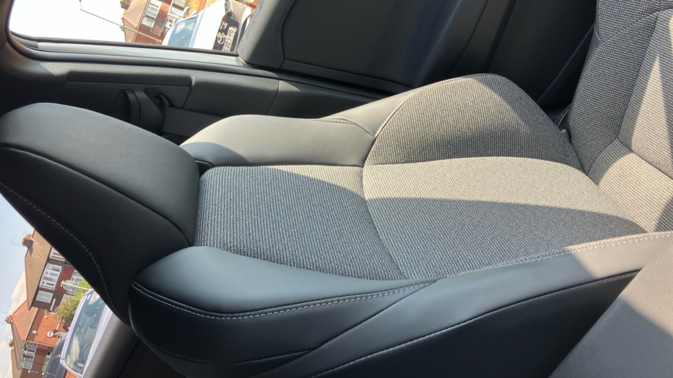 Toyota bZ4X 165kW Design 73kWh 5dr Auto Electric Hatchback - Image 61