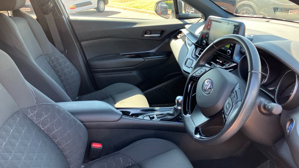 Toyota C-HR 1.8 Hybrid Design 5dr CVT Hybrid Hatchback - Image 12