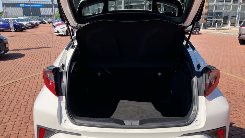 Toyota C-HR 1.8 Hybrid Design 5dr CVT Hybrid Hatchback - Image 13