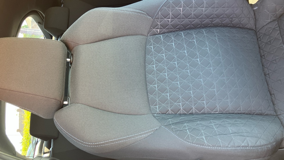 Toyota C-HR 1.8 Hybrid Design 5dr CVT Hybrid Hatchback - Image 14
