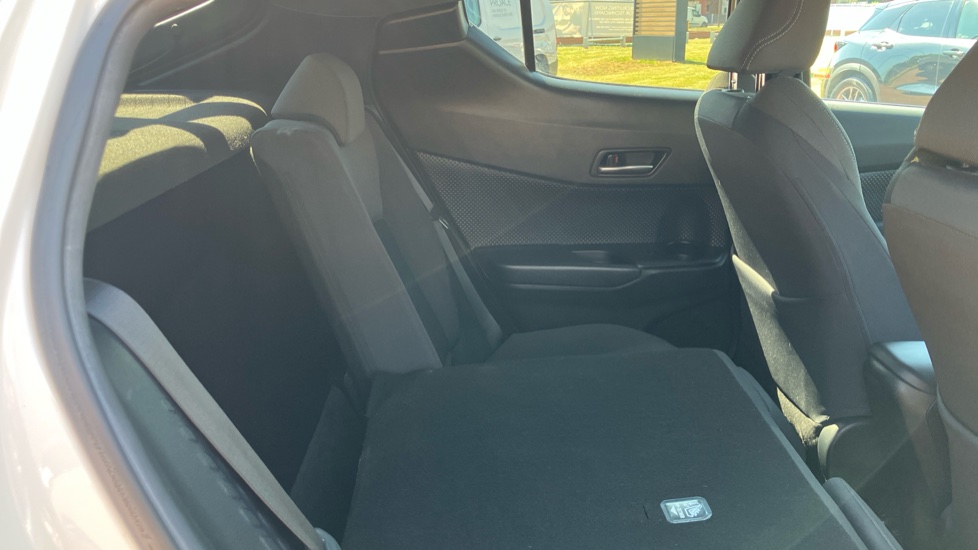 Toyota C-HR 1.8 Hybrid Design 5dr CVT Hybrid Hatchback - Image 18