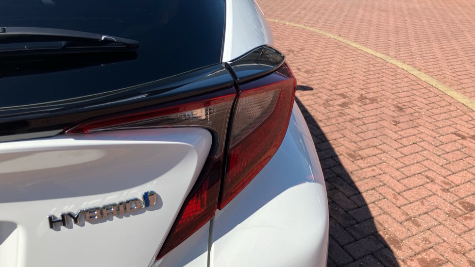 Toyota C-HR 1.8 Hybrid Design 5dr CVT Hybrid Hatchback - Image 21