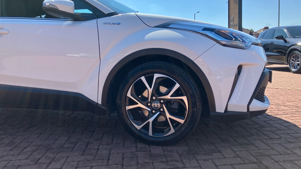 Toyota C-HR 1.8 Hybrid Design 5dr CVT Hybrid Hatchback - Image 25