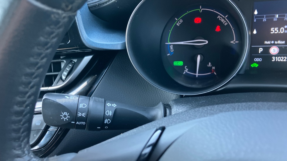Toyota C-HR 1.8 Hybrid Design 5dr CVT Hybrid Hatchback - Image 31