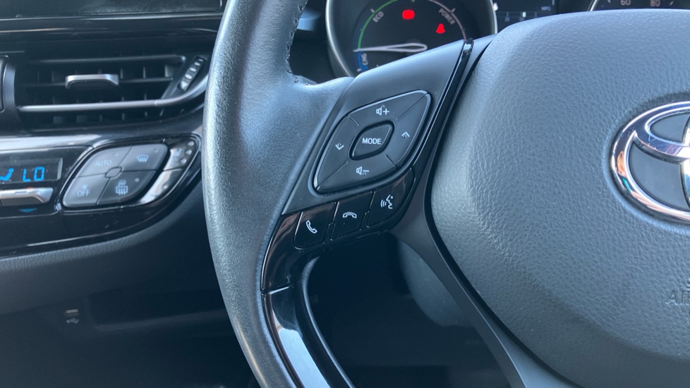 Toyota C-HR 1.8 Hybrid Design 5dr CVT Hybrid Hatchback - Image 34