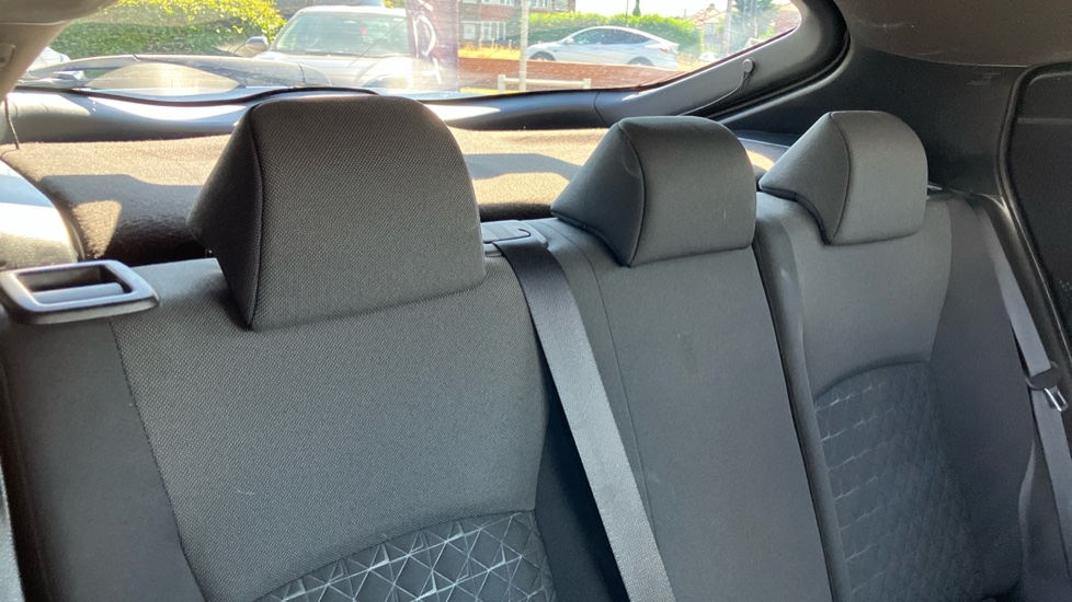 Toyota C-HR 1.8 Hybrid Design 5dr CVT Hybrid Hatchback - Image 35