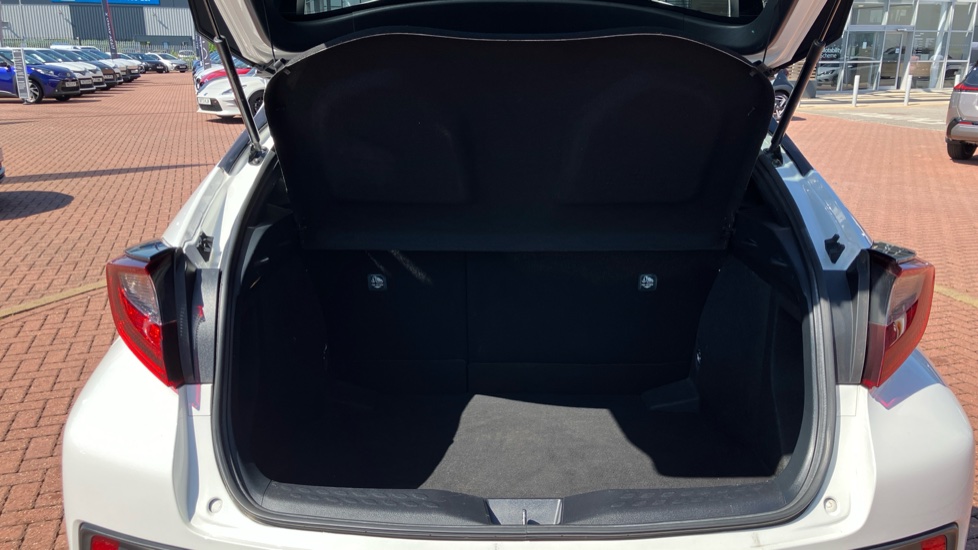 Toyota C-HR 1.8 Hybrid Design 5dr CVT Hybrid Hatchback - Image 46
