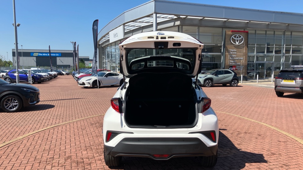 Toyota C-HR 1.8 Hybrid Design 5dr CVT Hybrid Hatchback - Image 47