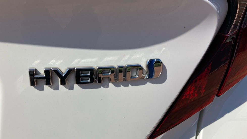 Toyota C-HR 1.8 Hybrid Design 5dr CVT Hybrid Hatchback - Image 49