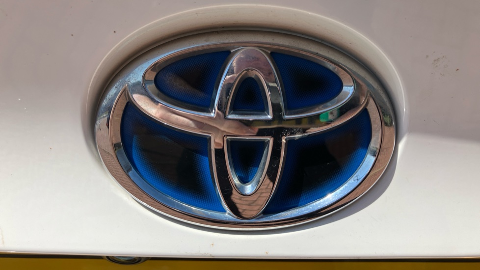 Toyota C-HR 1.8 Hybrid Design 5dr CVT Hybrid Hatchback - Image 50