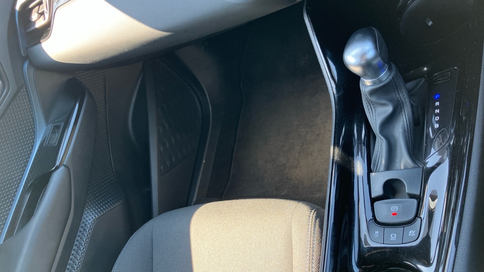 Toyota C-HR 1.8 Hybrid Design 5dr CVT Hybrid Hatchback - Image 61
