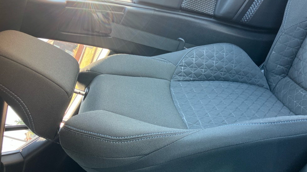 Toyota C-HR 1.8 Hybrid Design 5dr CVT Hybrid Hatchback - Image 62