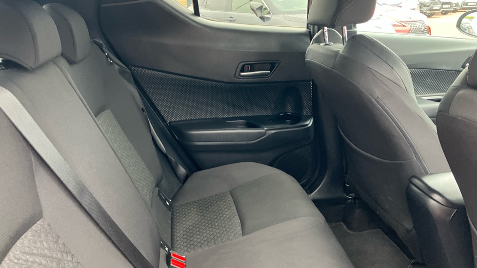 Toyota C-HR 1.8 Hybrid Design 5dr CVT Hybrid Hatchback - Image 8