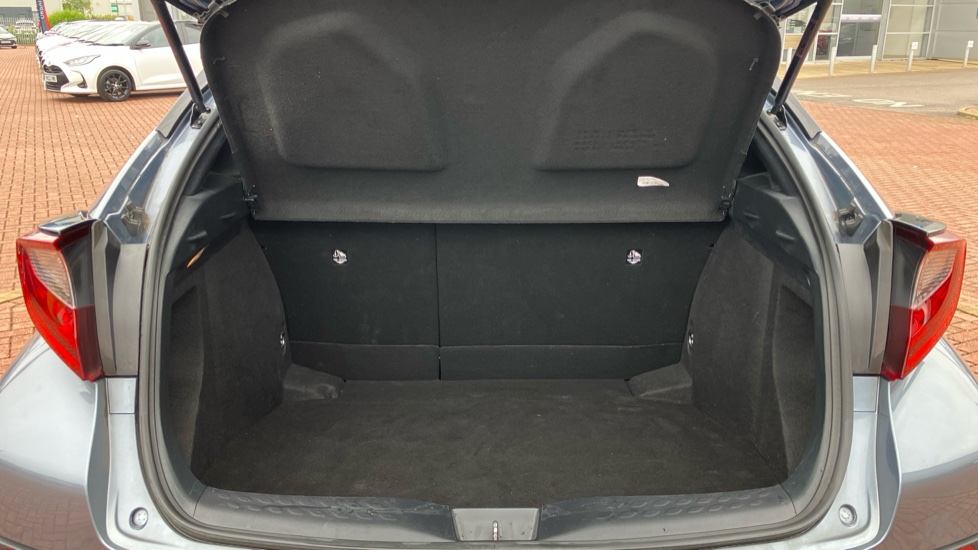Toyota C-HR 1.8 Hybrid Design 5dr CVT Hybrid Hatchback - Image 13