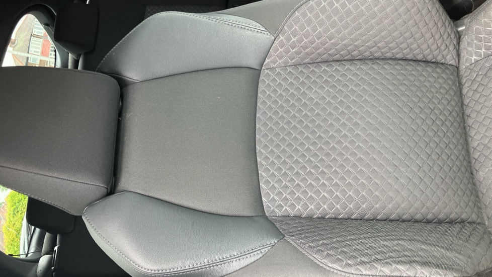 Toyota C-HR 1.8 Hybrid Design 5dr CVT Hybrid Hatchback - Image 14