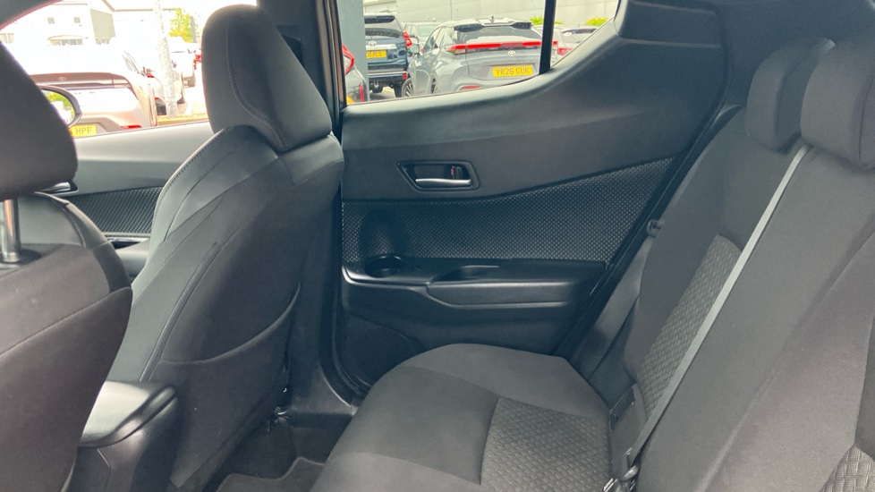 Toyota C-HR 1.8 Hybrid Design 5dr CVT Hybrid Hatchback - Image 15