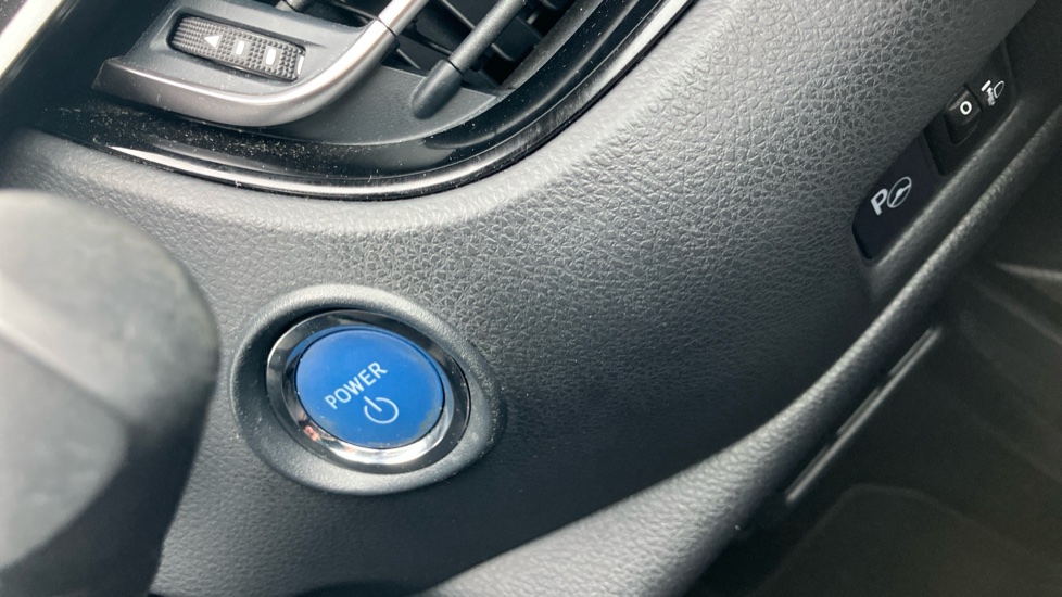 Toyota C-HR 1.8 Hybrid Design 5dr CVT Hybrid Hatchback - Image 16