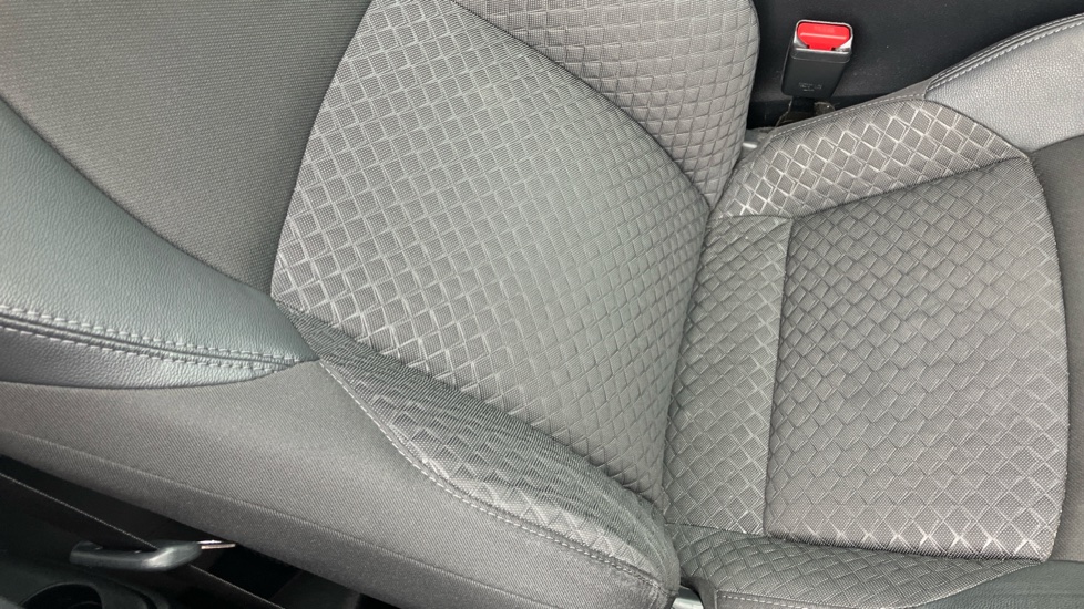 Toyota C-HR 1.8 Hybrid Design 5dr CVT Hybrid Hatchback - Image 17