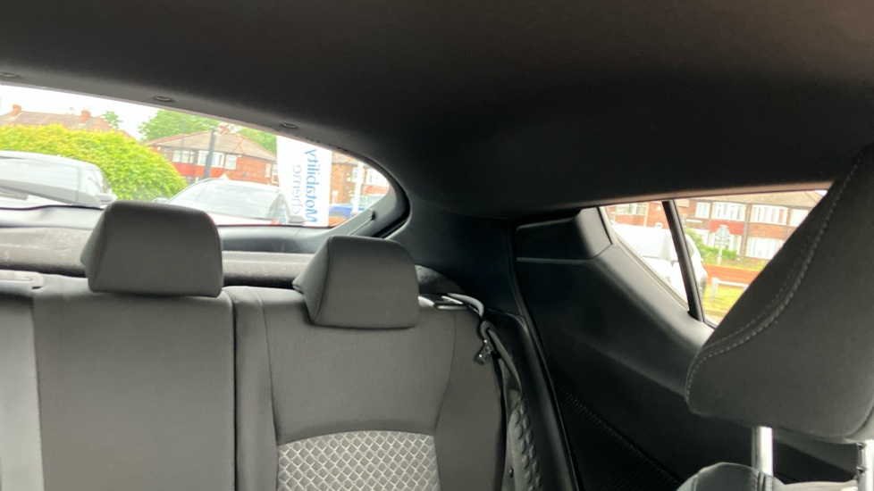 Toyota C-HR 1.8 Hybrid Design 5dr CVT Hybrid Hatchback - Image 19