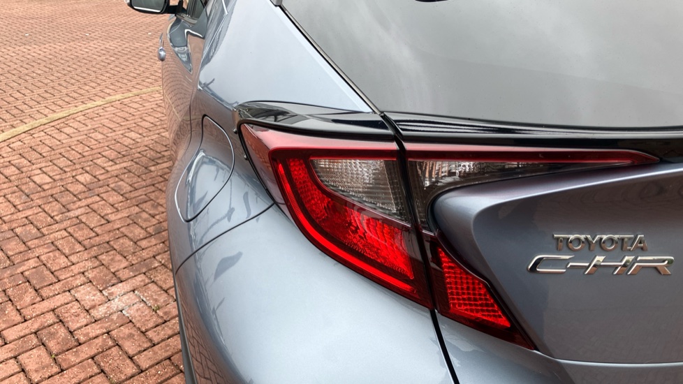 Toyota C-HR 1.8 Hybrid Design 5dr CVT Hybrid Hatchback - Image 21