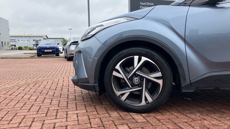 Toyota C-HR 1.8 Hybrid Design 5dr CVT Hybrid Hatchback - Image 25