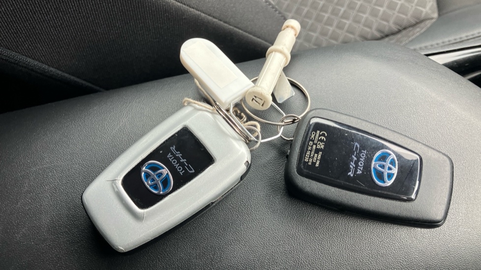 Toyota C-HR 1.8 Hybrid Design 5dr CVT Hybrid Hatchback - Image 28
