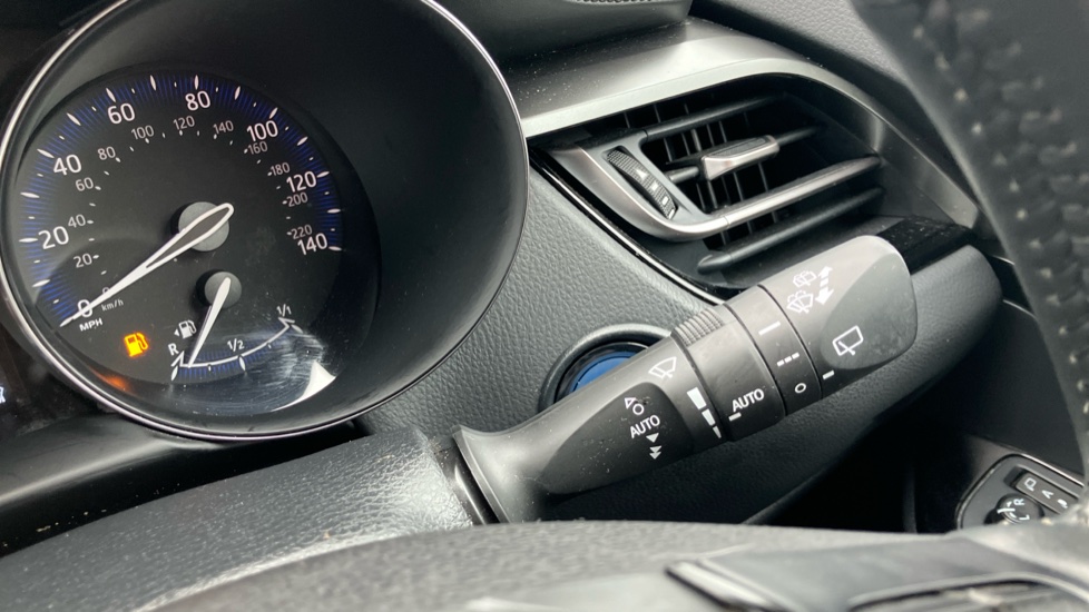 Toyota C-HR 1.8 Hybrid Design 5dr CVT Hybrid Hatchback - Image 32