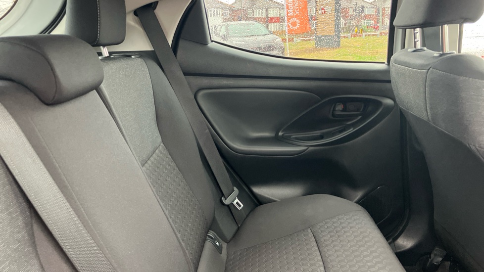Toyota Yaris 1.5 Hybrid Design 5dr CVT Hybrid Hatchback - Image 8