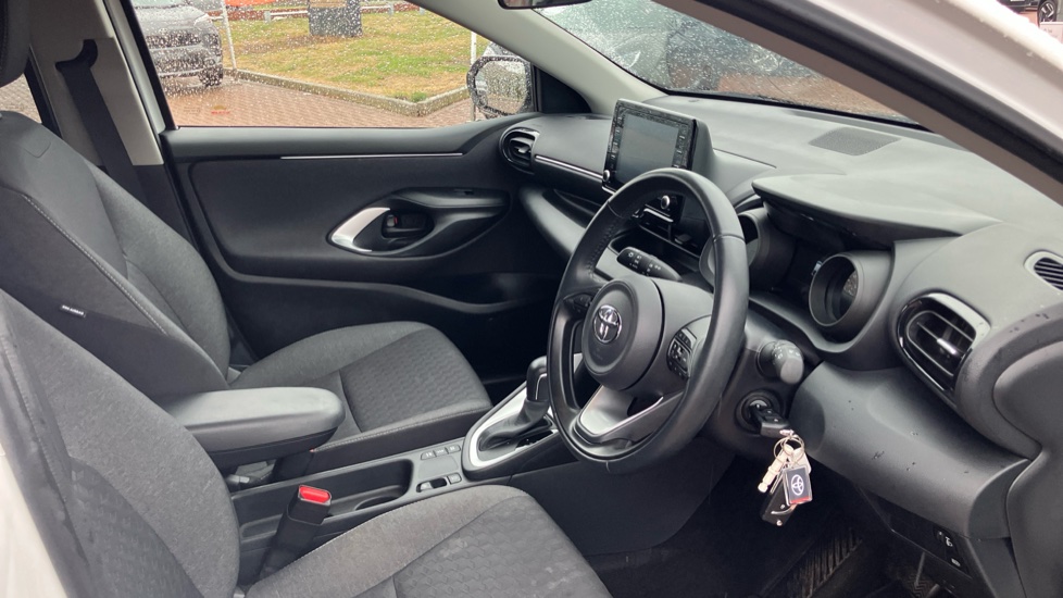 Toyota Yaris 1.5 Hybrid Design 5dr CVT Hybrid Hatchback - Image 12