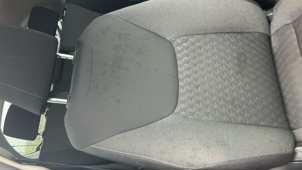 Toyota Yaris 1.5 Hybrid Design 5dr CVT Hybrid Hatchback - Image 14
