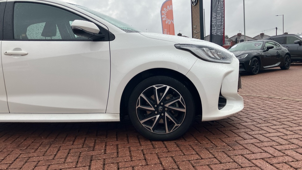 Toyota Yaris 1.5 Hybrid Design 5dr CVT Hybrid Hatchback - Image 25