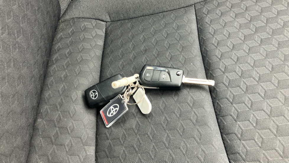 Toyota Yaris 1.5 Hybrid Design 5dr CVT Hybrid Hatchback - Image 28