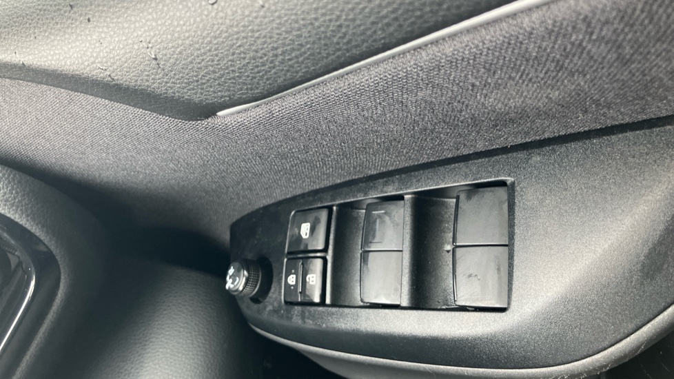 Toyota Yaris 1.5 Hybrid Design 5dr CVT Hybrid Hatchback - Image 30