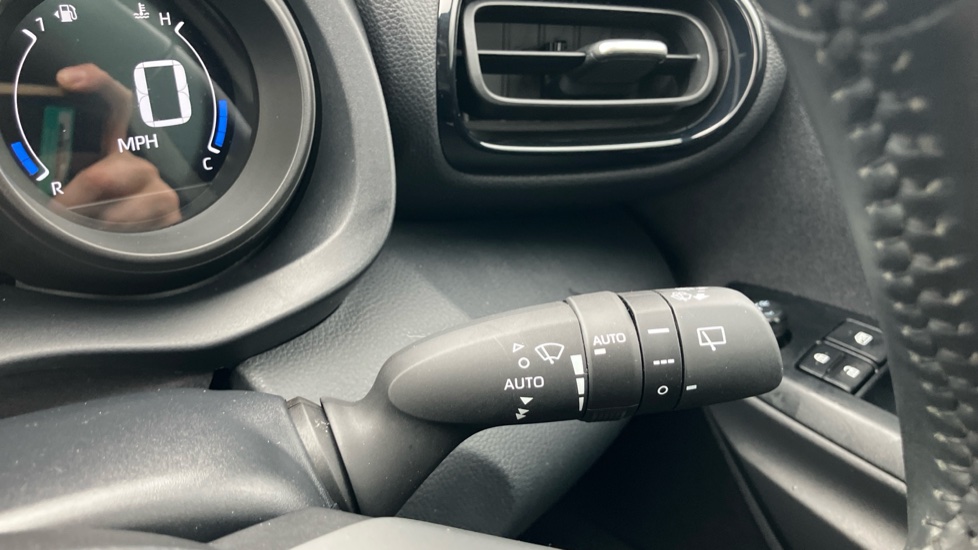 Toyota Yaris 1.5 Hybrid Design 5dr CVT Hybrid Hatchback - Image 32